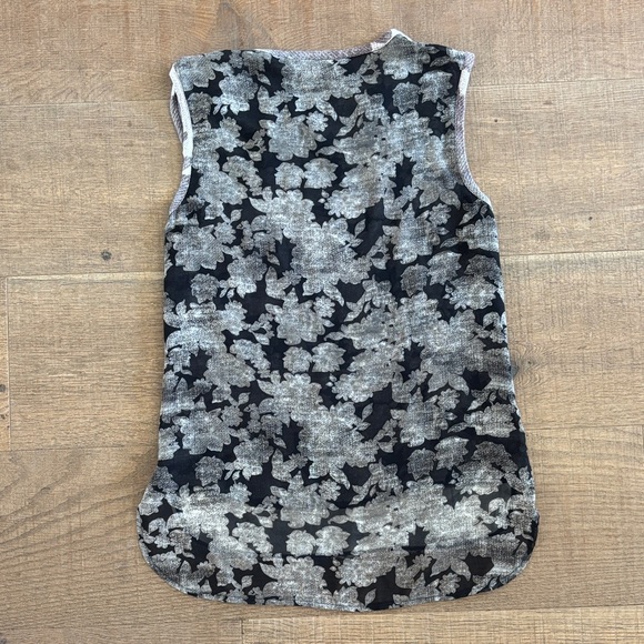 CAbi Monochrome Floral Tank Top - Picture 4 of 4
